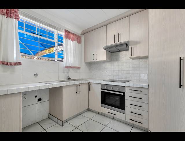 2 BEDROOM APARTMENT FOR SALE IN WINDSOR EAST
